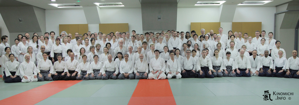 Photo de groupe Katsuaki Asai shihan à Paris 40 ans du Kinomichi Photo de groupe Katsuaki Asai shihan à Paris 40 ans du Kinomichi