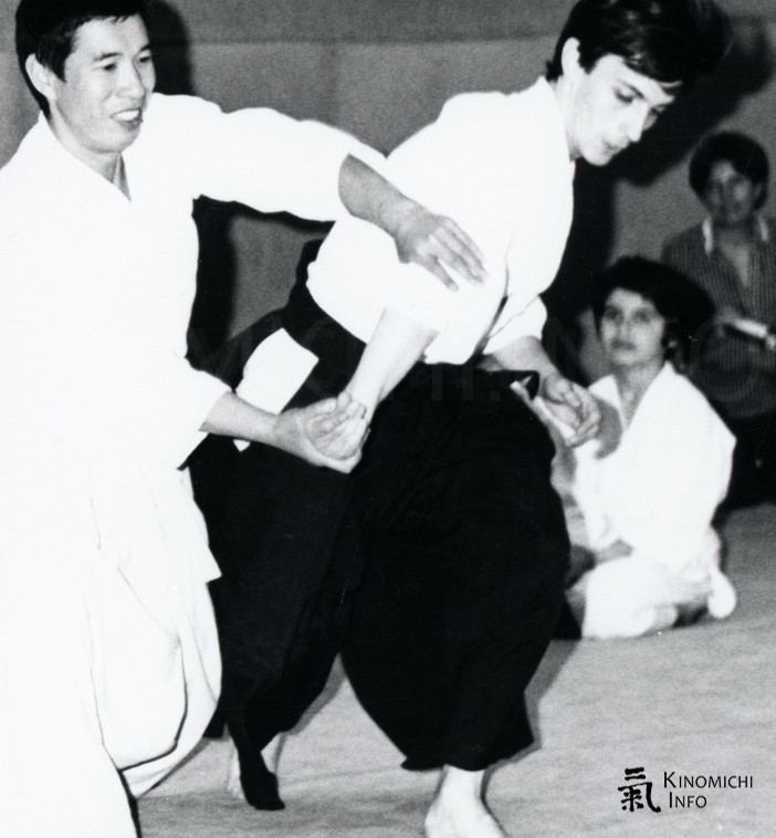 Maître Noro Masamichi au DOjo de la rue des Petits Hôtel - uke Daniel Toutain Maître Noro Masamichi au DOjo de la rue des Petits Hôtel - uke Daniel Toutain