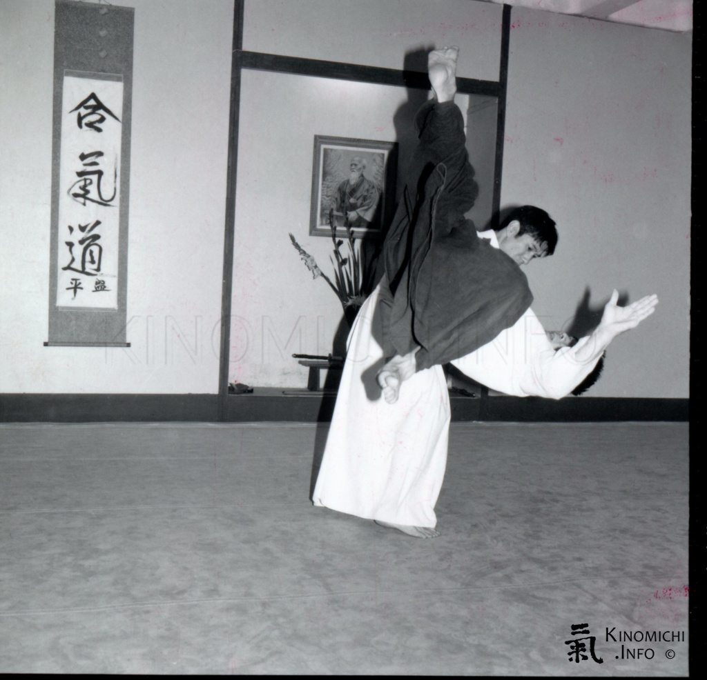 Maître Noro en 1968 au Dojo de la rue Constance - uke Takahashi Maître Noro en 1968 au Dojo de la rue Constance - uke Takahashi